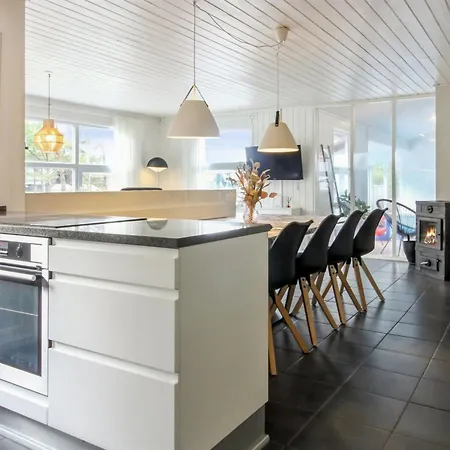 Tora - 3km From The Sea By Interhome