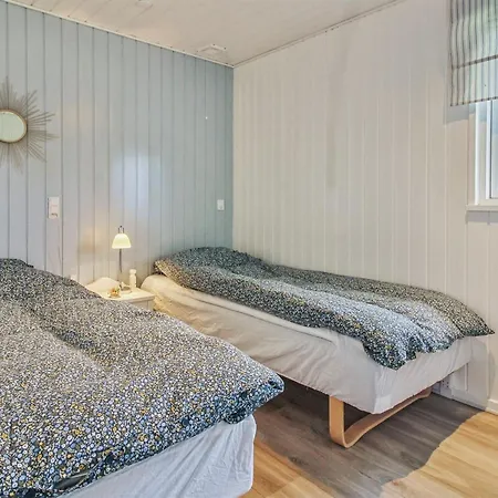 Tora - 3km From The Sea By Interhome